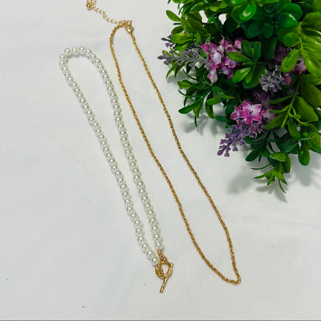 Gold And White Pearl Necklace Set 10$